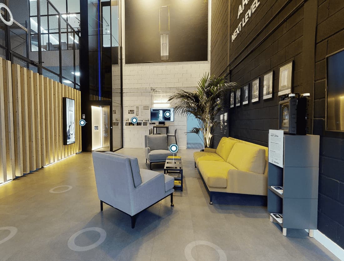 Showroom de Aritco en Madrid con varios modelos expuestos